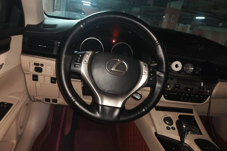 Used Lexus ES 2014 300h Elite Edition Steering Wheel