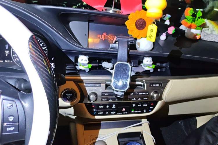 Used Lexus ES 2014 300h Elite Edition Audio And AC Panel