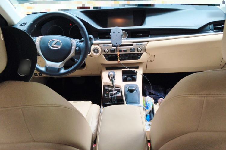 Used Lexus ES 2014 250 Elite Edition Center Console