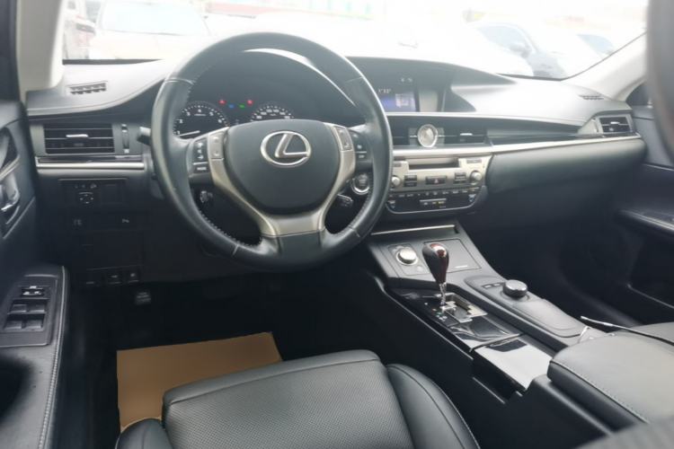 Used Lexus ES 2014 250 Elite Edition Center Console