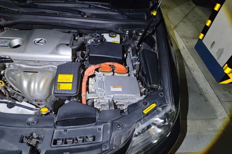 Used Lexus ES 2014 300h Elite Edition Engine Bay Left