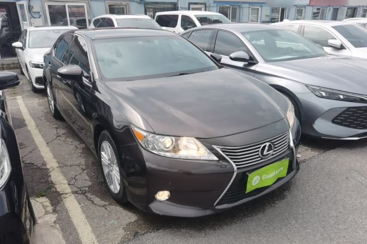 Used Lexus ES 2014 250 Elite Edition Front Right 45 Deg
