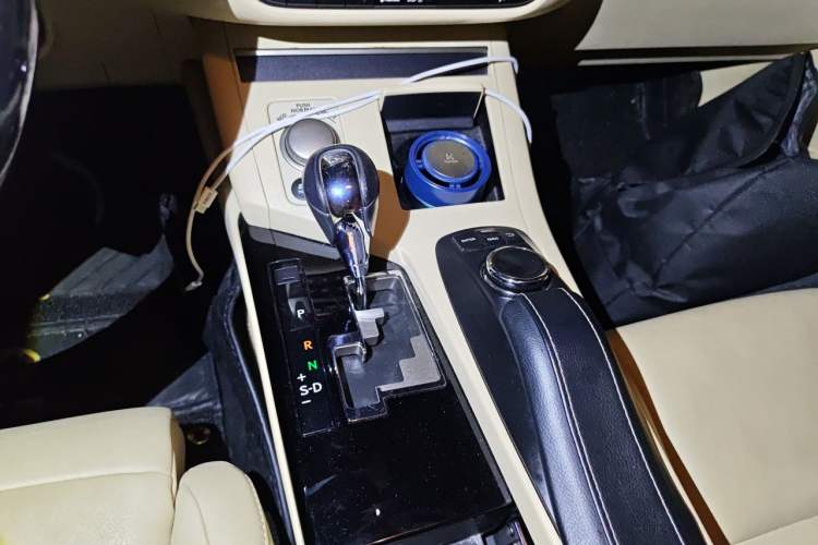 Used Lexus ES 2014 300h Elite Edition Gear Lever