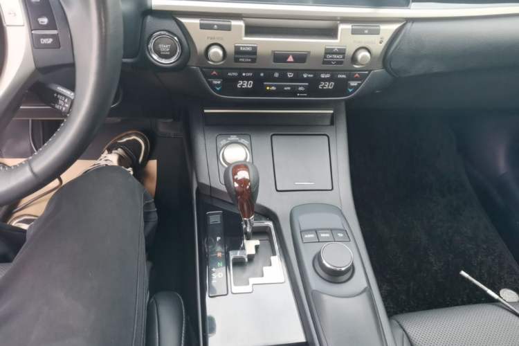 Used Lexus ES 2014 250 Elite Edition Gear Lever