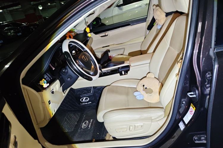 Used Lexus ES 2014 300h Elite Edition Left Front Seat