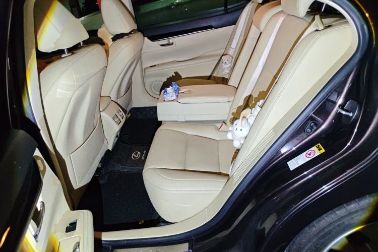 Used Lexus ES 2014 300h Elite Edition Left Rear Seat