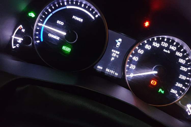 Used Lexus ES 2014 300h Elite Edition Odometer Close Up
