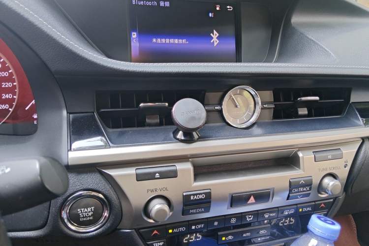 Used Lexus ES 2014 250 Elite Edition Odometer Close Up