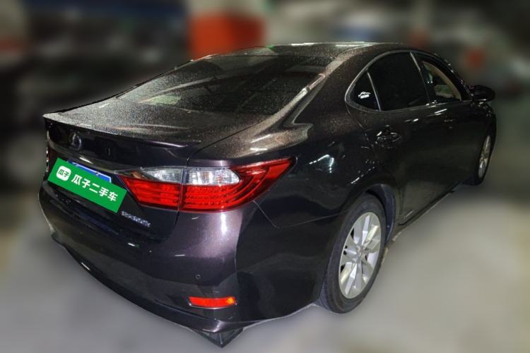 Used Lexus ES 2014 300h Elite Edition Rear Right 45 Deg