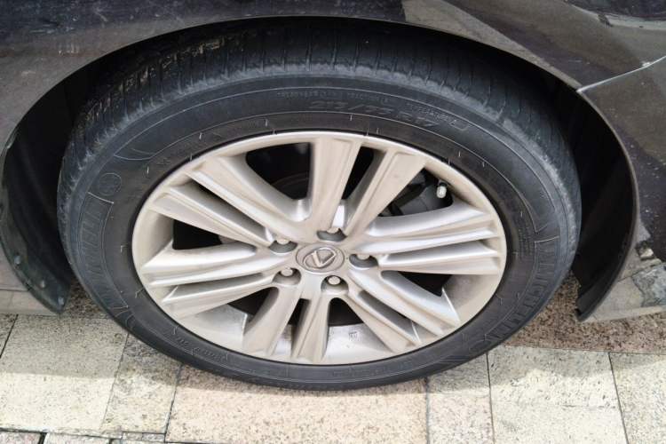 Used Lexus ES 2014 250 Elite Edition Right Front Wheel Hub