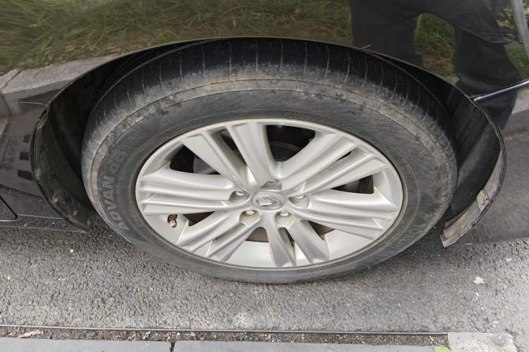 Used Lexus ES 2014 250 Elite Edition Right Front Wheel Hub