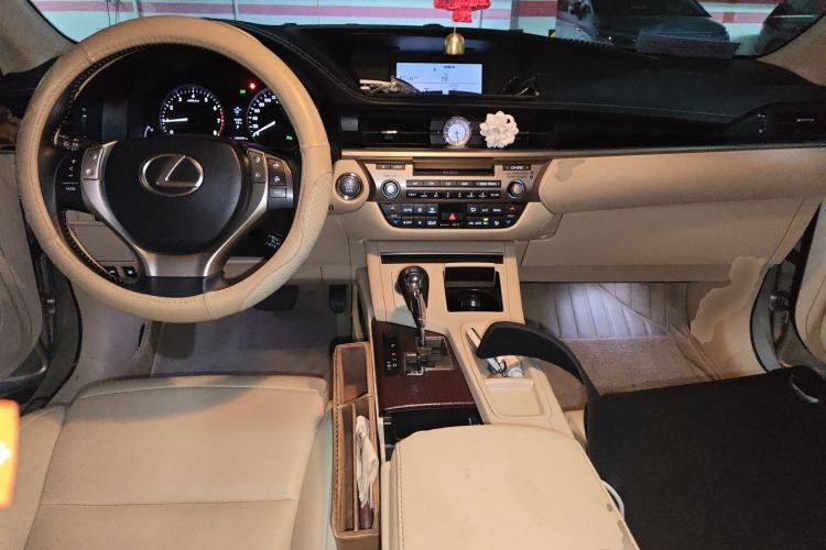 Used Lexus ES 2014 250 Elite Edition Center Console