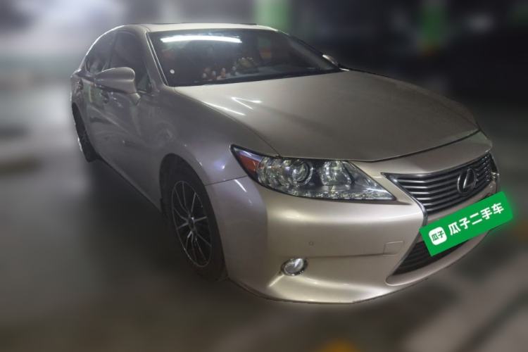 Used Lexus ES 2014 250 Elite Edition Front Right 45 Deg