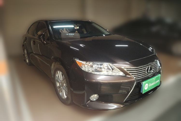 Used Lexus ES 2014 250 Elite Edition Front Right 45 Deg