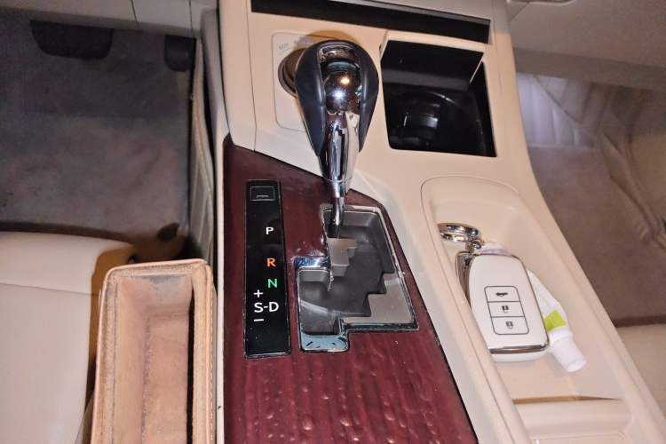 Used Lexus ES 2014 250 Elite Edition Gear Lever