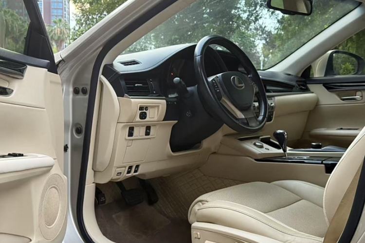 Used Lexus ES 2014 250 Elite Edition Interior 1
