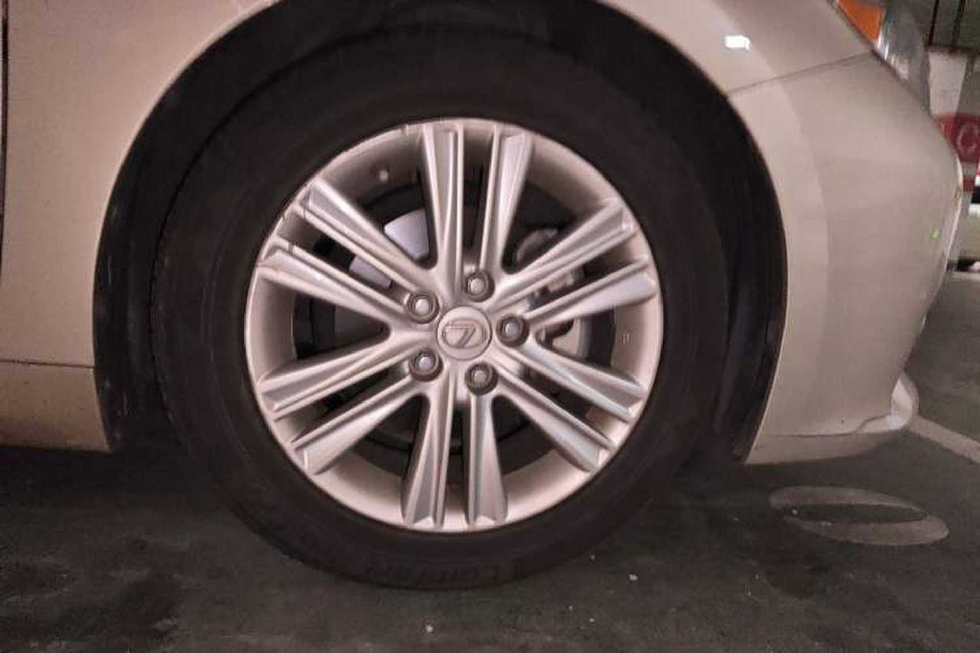 Used Lexus ES 2014 250 Elite Edition Right Front Wheel Hub