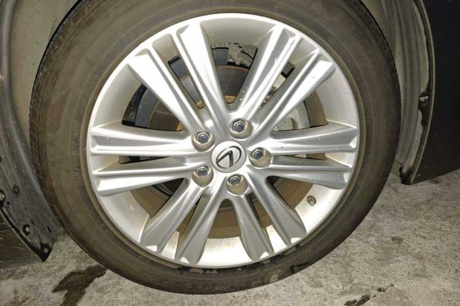 Used Lexus ES 2014 250 Elite Edition Right Front Wheel Hub