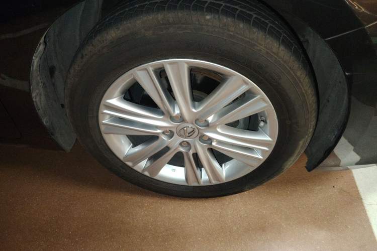 Used Lexus ES 2014 250 Elite Edition Right Front Wheel Hub