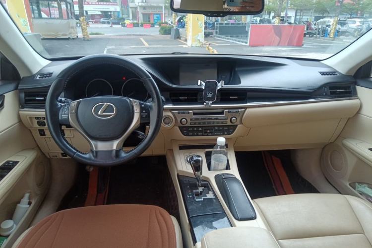 Used Lexus ES 2014 250 Elite Edition Center Console