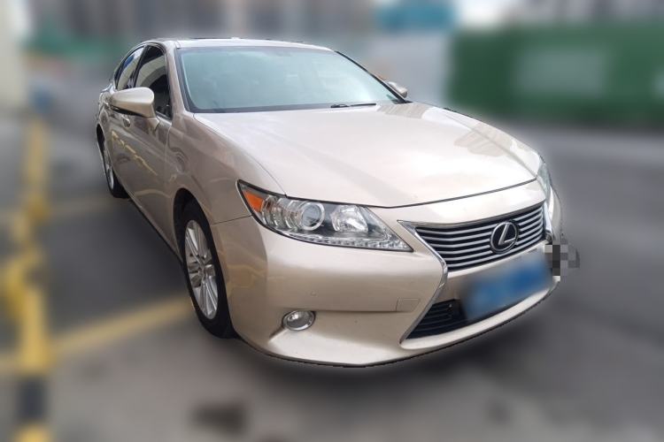 Used Lexus ES 2014 250 Elite Edition Front Right 45 Deg