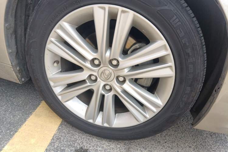 Used Lexus ES 2014 250 Elite Edition Right Front Wheel Hub
