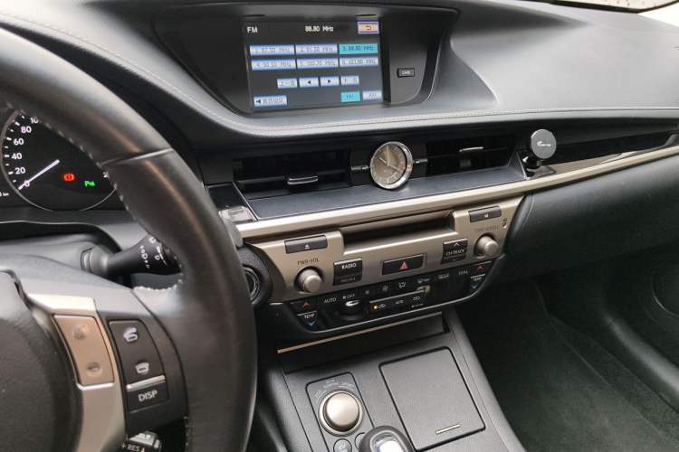 Used Lexus ES 2014 300h Elite Edition Audio And AC Panel