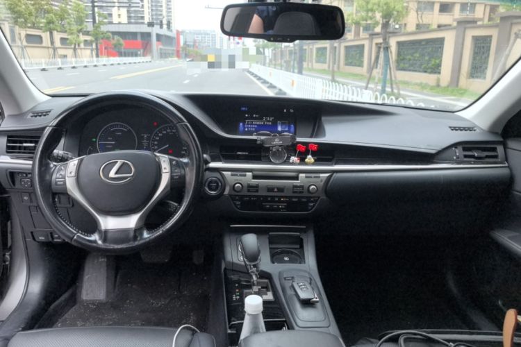 Used Lexus ES 2014 300h Elite Edition Center Console
