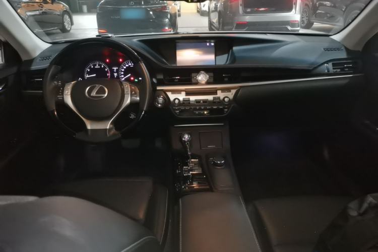 Used Lexus ES 2014 250 Elite Edition Center Console