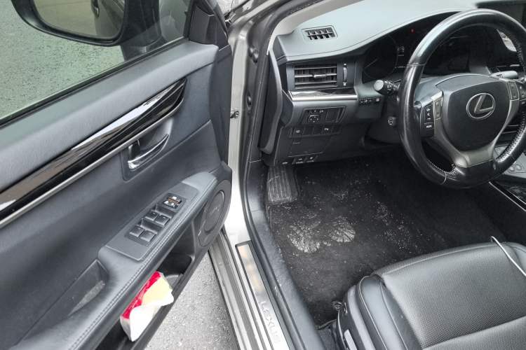 Used Lexus ES 2014 300h Elite Edition Driver Seat