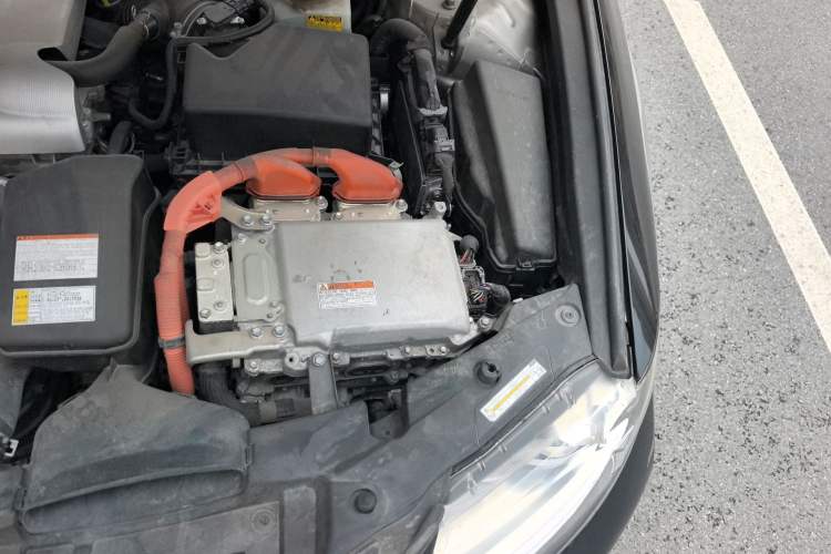 Used Lexus ES 2014 300h Elite Edition Engine Bay Left