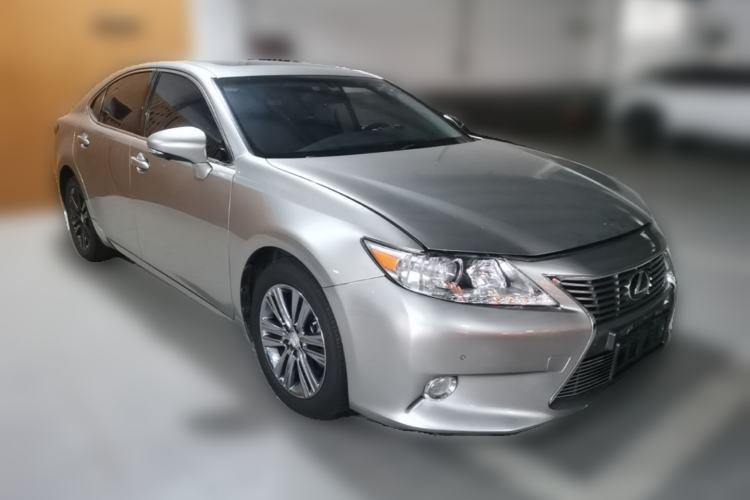 Used Lexus ES 2014 250 Elite Edition Front Right 45 Deg