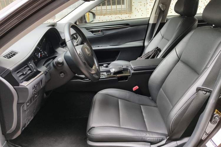 Used Lexus ES 2014 300h Elite Edition Left Front Seat