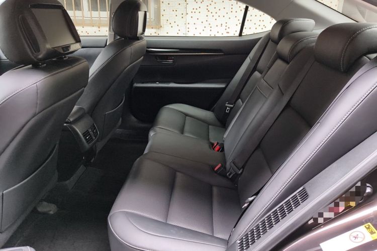 Used Lexus ES 2014 300h Elite Edition Left Rear Seat