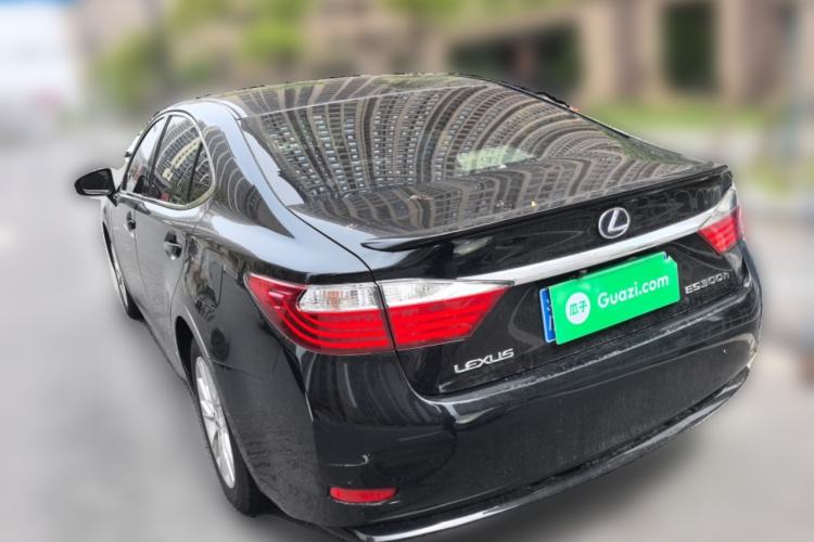Used Lexus ES 2014 300h Elite Edition Rear Left 45 Deg