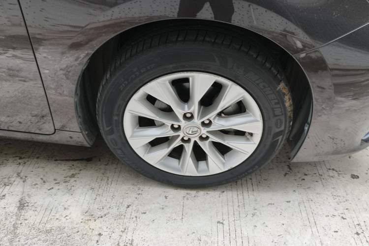 Used Lexus ES 2014 300h Elite Edition Right Front Wheel Hub
