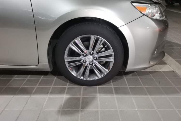 Used Lexus ES 2014 250 Elite Edition Right Front Wheel Hub