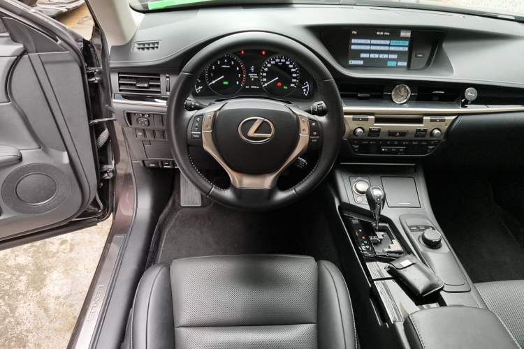Used Lexus ES 2014 300h Elite Edition Steering Wheel