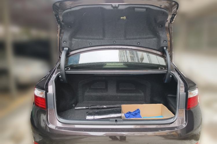 Used Lexus ES 2014 300h Elite Edition Trunk