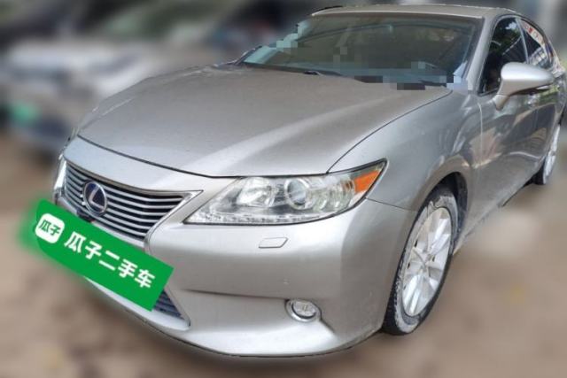 Ojetý Lexus ES 2014 300h Comfort Edition