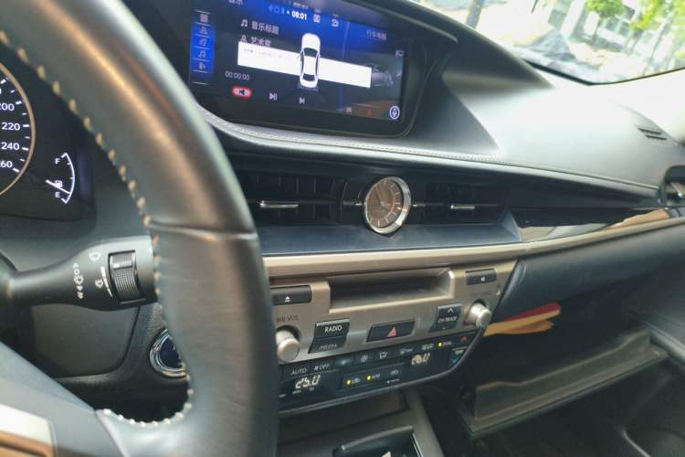 Used Lexus ES 2014 300h Comfort Edition Audio And AC Panel