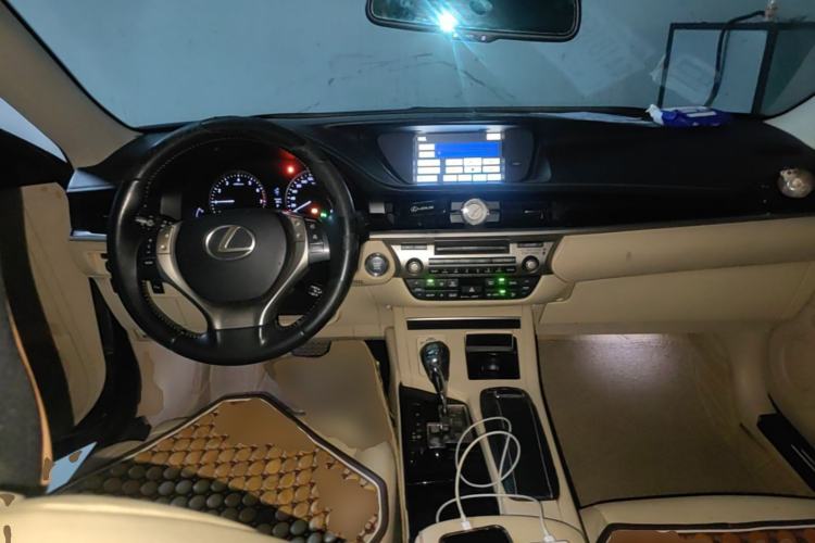Used Lexus ES 2014 250 Elite Edition Center Console