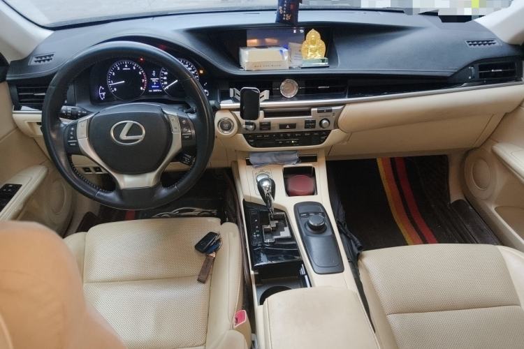 Used Lexus ES 2014 250 Elite Edition Center Console
