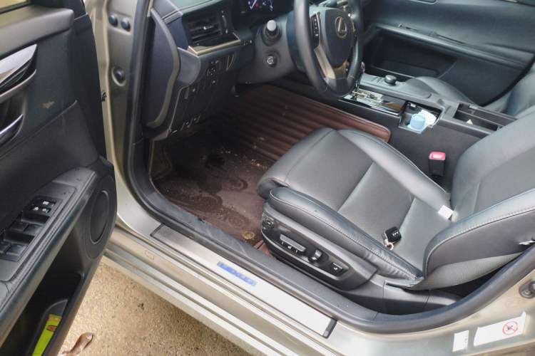Used Lexus ES 2014 300h Comfort Edition Driver Seat