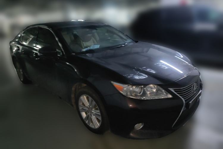 Used Lexus ES 2014 250 Elite Edition Front Right 45 Deg