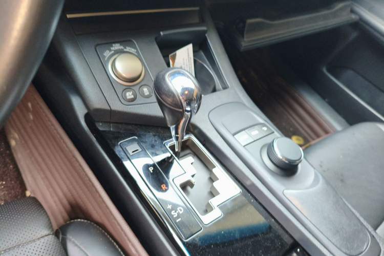 Used Lexus ES 2014 300h Comfort Edition Gear Lever