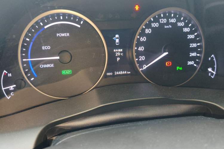 Used Lexus ES 2014 300h Comfort Edition Odometer Close Up