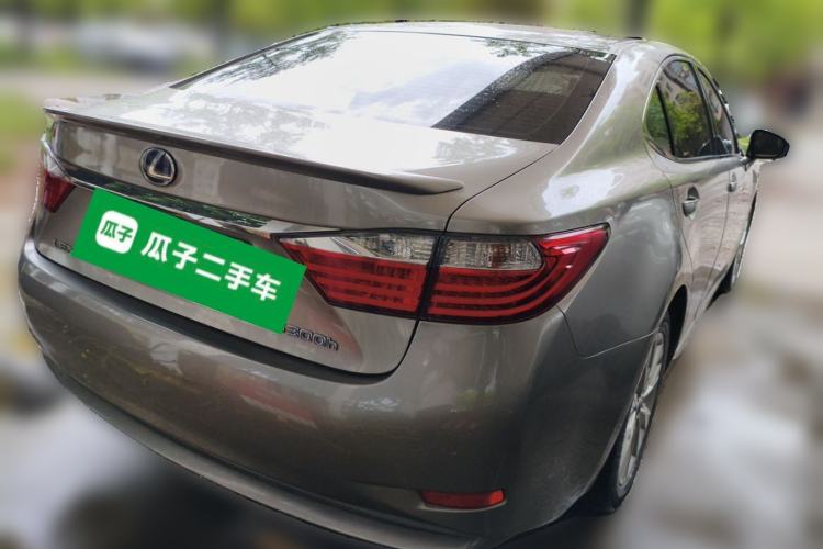 Used Lexus ES 2014 300h Comfort Edition Rear Right 45 Deg