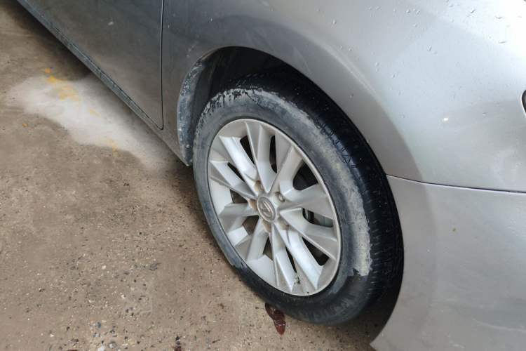 Used Lexus ES 2014 300h Comfort Edition Right Front Wheel Hub
