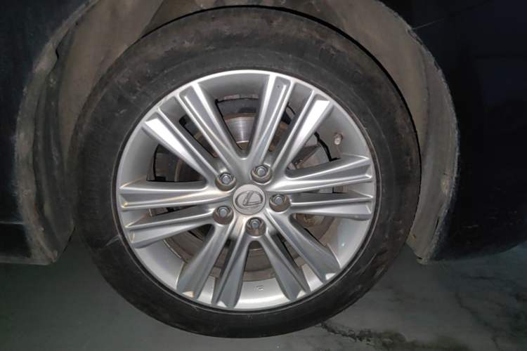 Used Lexus ES 2014 250 Elite Edition Right Front Wheel Hub